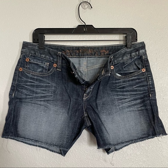 Express Raw Edge Dark Wash Blue Jean Shorts - Size 6 - Picture 5 of 6
